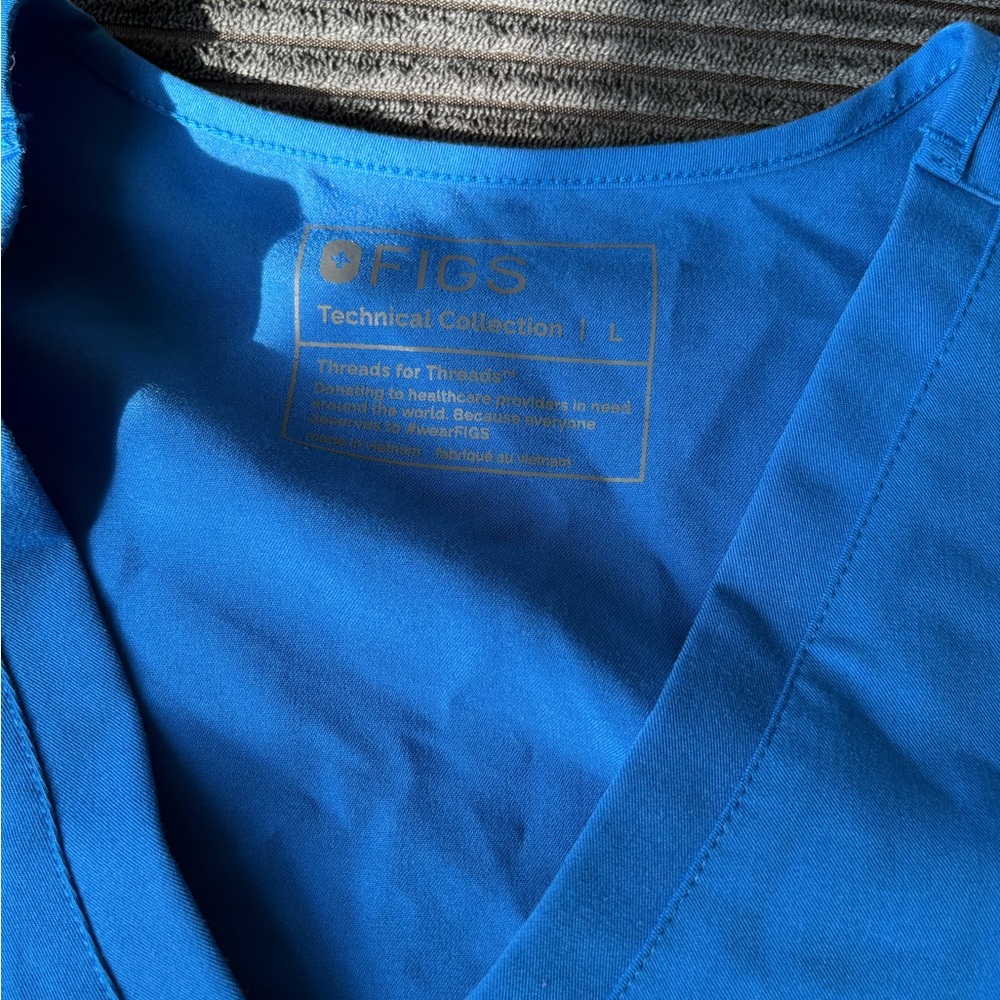 EUC Figs Woman’s Blue scrub top